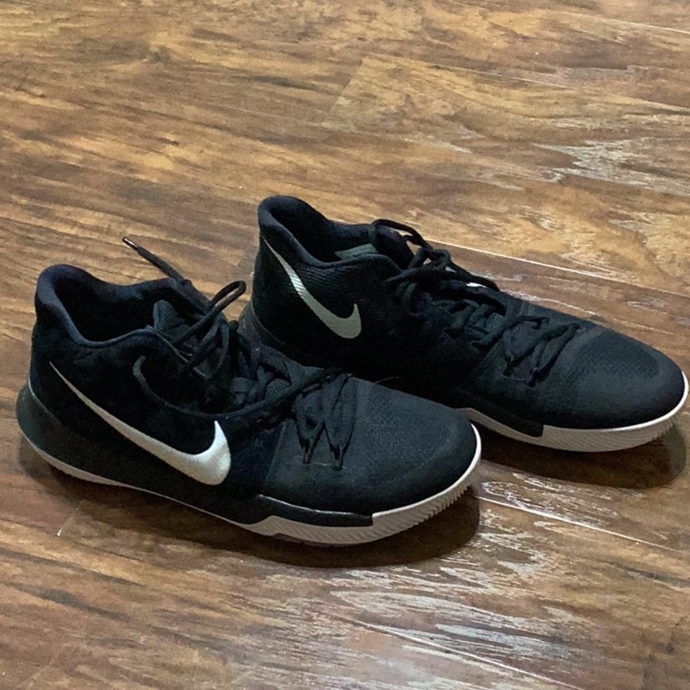 Nike Kyrie 3 Mens Size 12 Black Suede White Silt Red Basketball Shoes
